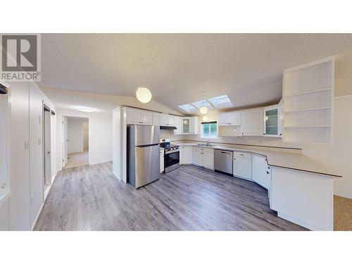 23 654 North Fraser Drive, Quesnel, BC - Indoor Photo Showing Kitchen