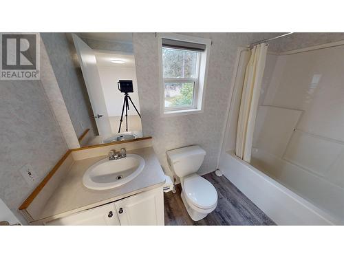 23 654 North Fraser Drive, Quesnel, BC - Indoor Photo Showing Bathroom