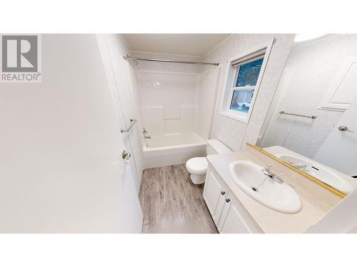 23 654 North Fraser Drive, Quesnel, BC - Indoor Photo Showing Bathroom