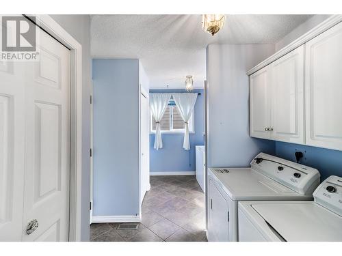 2813 2Nd  Street, Cranbrook, BC - Indoor Photo Showing Laundry Room