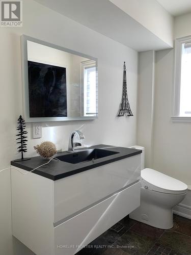 17 Bertram Street, Toronto, ON - Indoor Photo Showing Bathroom