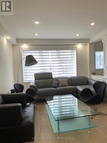 17 Bertram Street, Toronto, ON - Indoor Photo Showing Living Room