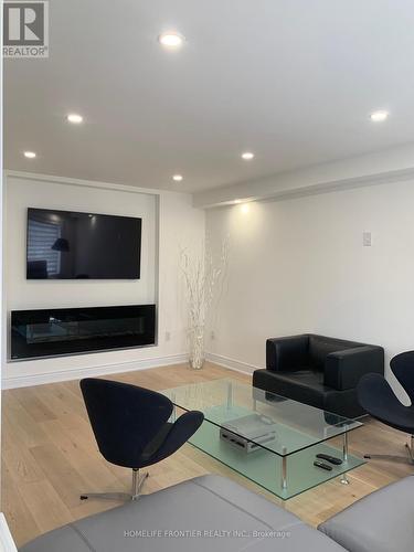 17 Bertram Street, Toronto, ON - Indoor Photo Showing Living Room