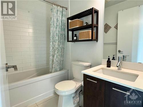 169 Fort York Boulevard Unit#706, Toronto, ON - Indoor Photo Showing Bathroom