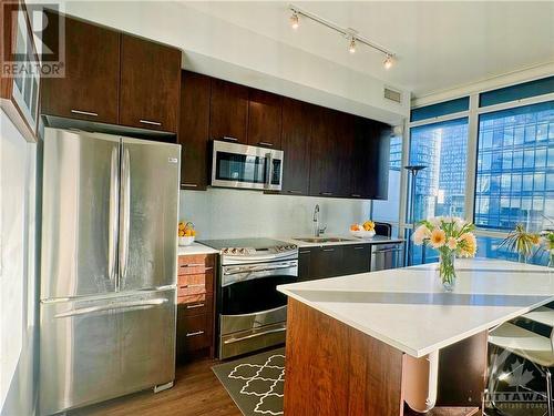 169 Fort York Boulevard Unit#706, Toronto, ON - Indoor Photo Showing Kitchen