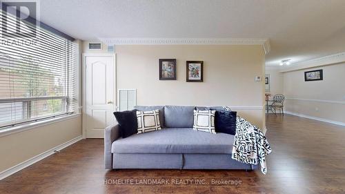 310 - 88 Grandview Way, Toronto, ON - Indoor Photo Showing Living Room