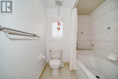 10 Morland Crescent, Aurora, ON - Indoor Photo Showing Bathroom