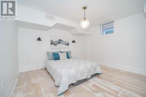 10 Morland Crescent, Aurora, ON - Indoor Photo Showing Bedroom