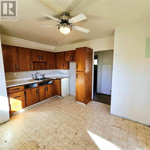 1123 Broadview Road, Esterhazy, SK - Indoor Photo Showing Kitchen