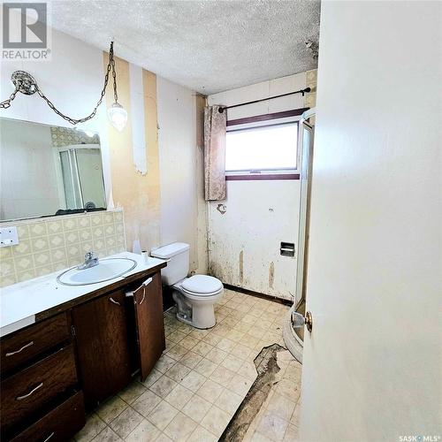 1123 Broadview Road, Esterhazy, SK - Indoor Photo Showing Bathroom