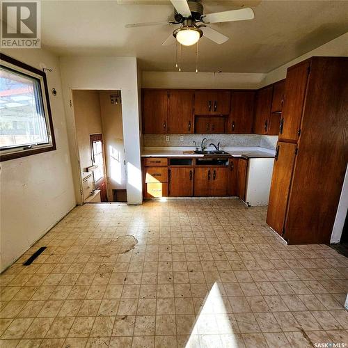 1123 Broadview Road, Esterhazy, SK - Indoor Photo Showing Kitchen