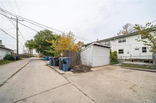 54 Dickson Cr, Winnipeg, MB 