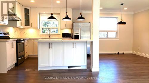 76 Muirhead Crescent, Richmond Hill, ON - Indoor Photo Showing Kitchen With Upgraded Kitchen