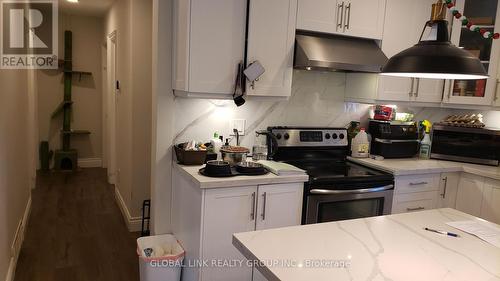 76 Muirhead Crescent, Richmond Hill, ON - Indoor Photo Showing Kitchen