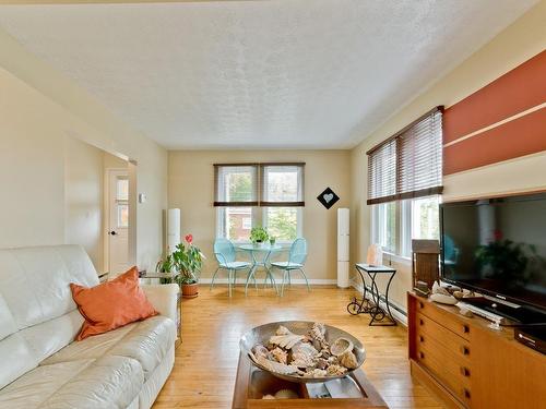 Salon - 13  - 15 Rue Hall, Sherbrooke (Fleurimont), QC - Indoor Photo Showing Living Room