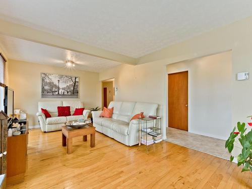 Salon - 13  - 15 Rue Hall, Sherbrooke (Fleurimont), QC - Indoor Photo Showing Living Room