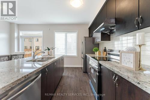 322 Bonnieglen Farm Boulevard, Caledon, ON - Indoor Photo Showing Kitchen With Double Sink With Upgraded Kitchen