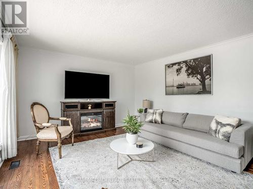 22 De Marco Boulevard, Toronto, ON - Indoor Photo Showing Living Room