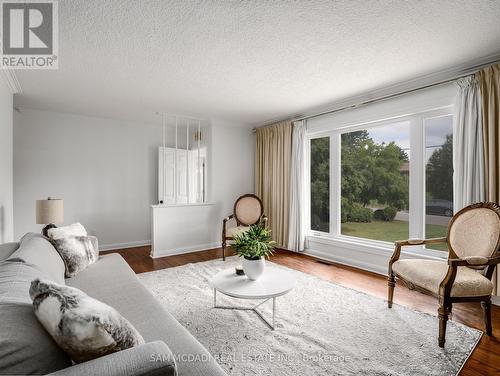 22 De Marco Boulevard, Toronto, ON - Indoor Photo Showing Living Room