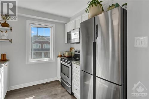 320 Willow Aster Circle, Ottawa, ON - Indoor Photo Showing Kitchen