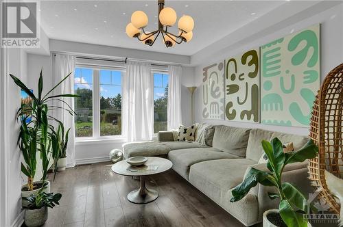 320 Willow Aster Circle, Ottawa, ON - Indoor Photo Showing Living Room