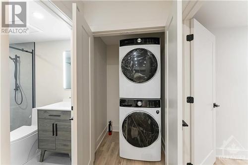 120 Glynn Avenue Unit#B, Ottawa, ON - Indoor Photo Showing Laundry Room