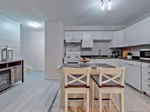 151-10 Moonstone Bywy, Toronto, ON - Indoor Photo Showing Kitchen