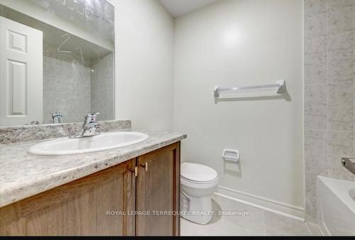 1213 Drinkle Cres, Oshawa, ON - Indoor Photo Showing Bathroom