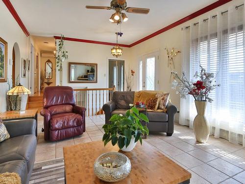 Living room - 231 Rue Therrien, Saint-Jean-Sur-Richelieu, QC - Indoor Photo Showing Living Room