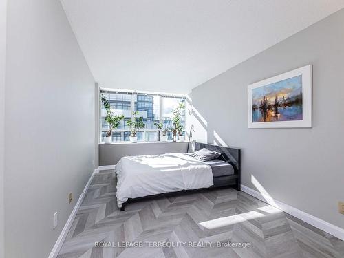 210-300 Manitoba St, Toronto, ON - Indoor Photo Showing Bedroom