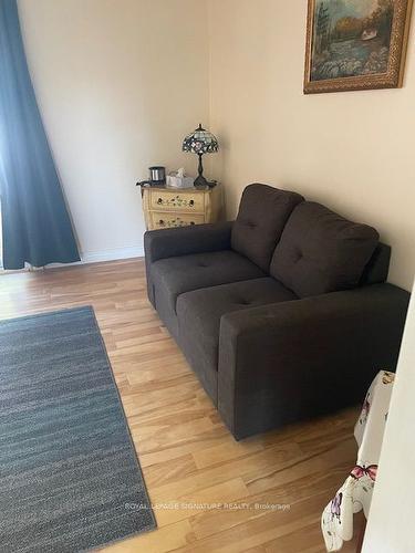 7 Chestnut St, Norfolk, ON - Indoor Photo Showing Living Room