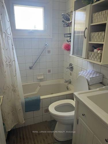 7 Chestnut St, Norfolk, ON - Indoor Photo Showing Bathroom