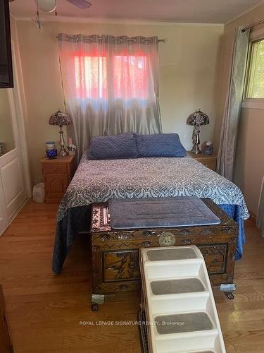 7 Chestnut St, Norfolk, ON - Indoor Photo Showing Bedroom