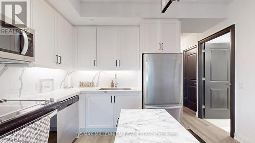 1709 - 20 Gatineau Drive, Vaughan, ON - Indoor Photo Showing Kitchen