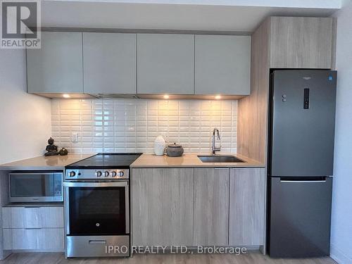 1404 - 65 Annie Craig Drive, Toronto, ON - Indoor Photo Showing Kitchen