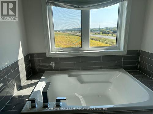 91 Robert Wilson Crescent, Georgina, ON - Indoor Photo Showing Bathroom