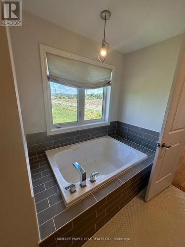 91 Robert Wilson Crescent, Georgina, ON - Indoor Photo Showing Bathroom