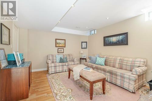 3604 Emery Drive, Mississauga, ON - Indoor Photo Showing Living Room