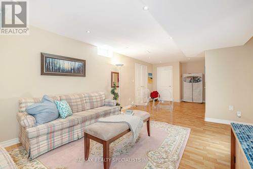 3604 Emery Drive, Mississauga, ON - Indoor Photo Showing Living Room