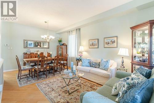 3604 Emery Drive, Mississauga, ON - Indoor Photo Showing Living Room