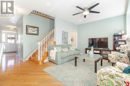 3604 Emery Drive, Mississauga, ON - Indoor Photo Showing Living Room