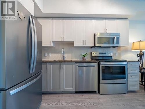 208 - 85 North Park Road, Vaughan, ON - Indoor Photo Showing Kitchen With Upgraded Kitchen