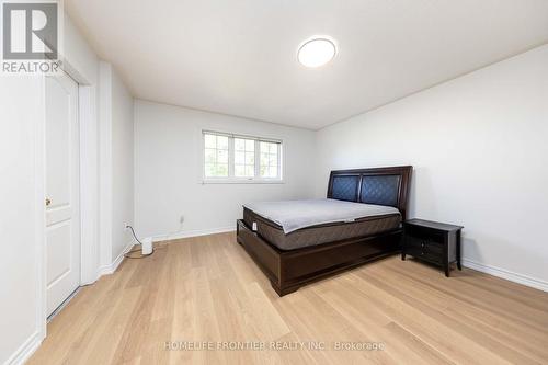 139 Maroon Drive, Richmond Hill, ON - Indoor Photo Showing Bedroom