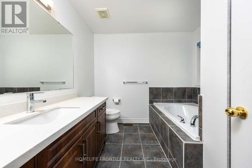 139 Maroon Drive, Richmond Hill, ON - Indoor Photo Showing Bathroom