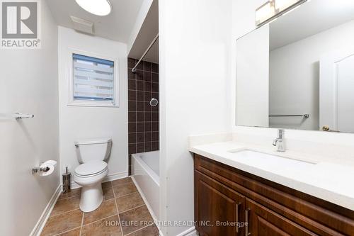 139 Maroon Drive, Richmond Hill, ON - Indoor Photo Showing Bathroom