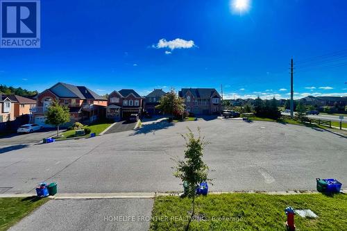 139 Maroon Drive, Richmond Hill, ON - Outdoor