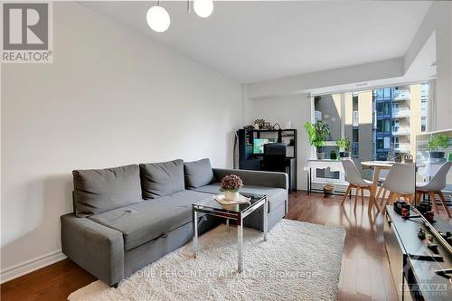 214 - 250 Lett Street, Ottawa, ON - Indoor Photo Showing Living Room