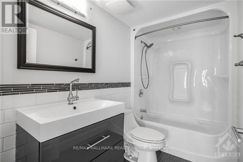 301 - 1005 Laurier Street, Clarence-Rockland, ON - Indoor Photo Showing Bathroom