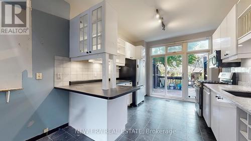 211 Booth Avenue, Toronto, ON - Indoor Photo Showing Kitchen