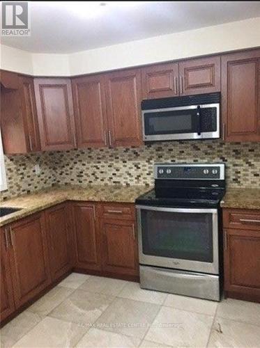 Upper - 4616 Metcalfe Avenue, Mississauga, ON - Indoor Photo Showing Kitchen